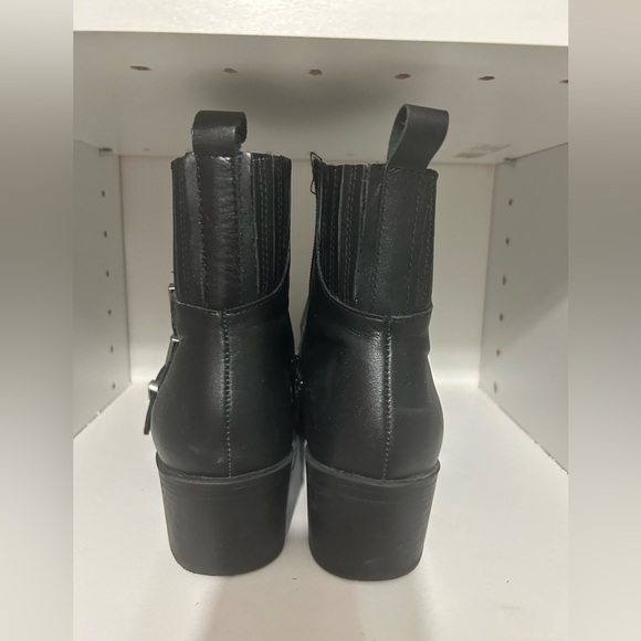 Steve Madden buckle boots size 9.5 - Picture 3 of 4